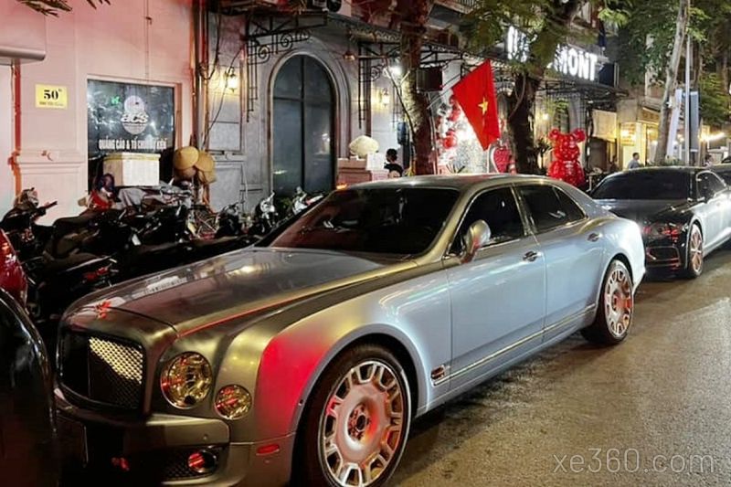 See the hundreds of billions of Rolls-Royce and Bentley going to pick up the bride in Hai Phong